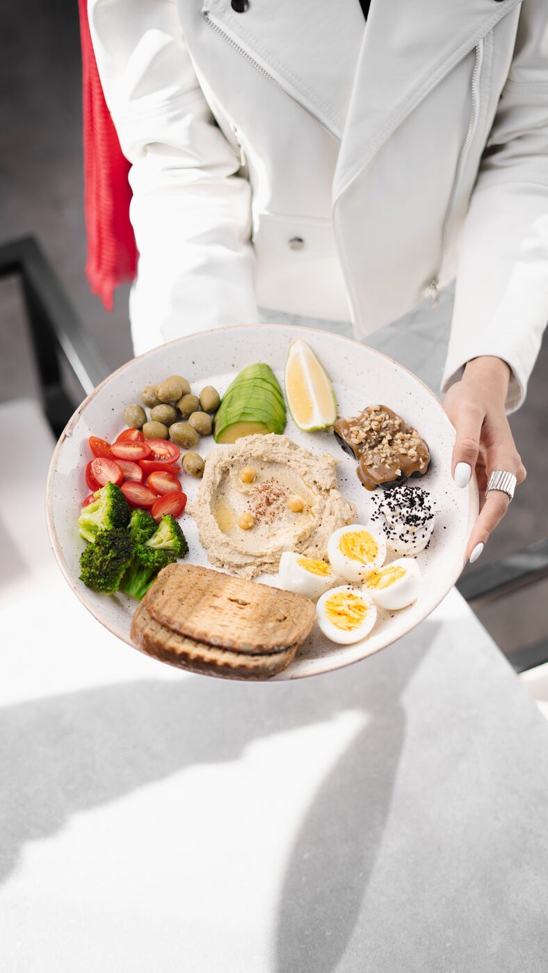 Assiette de repas équilibré, exemple de composition selon la règle de l'assiette